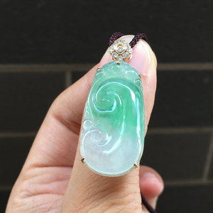 天然翡翠a货冰种阳绿晴绿玉石如意吊坠18k金镶嵌女玉冰透挂件0146