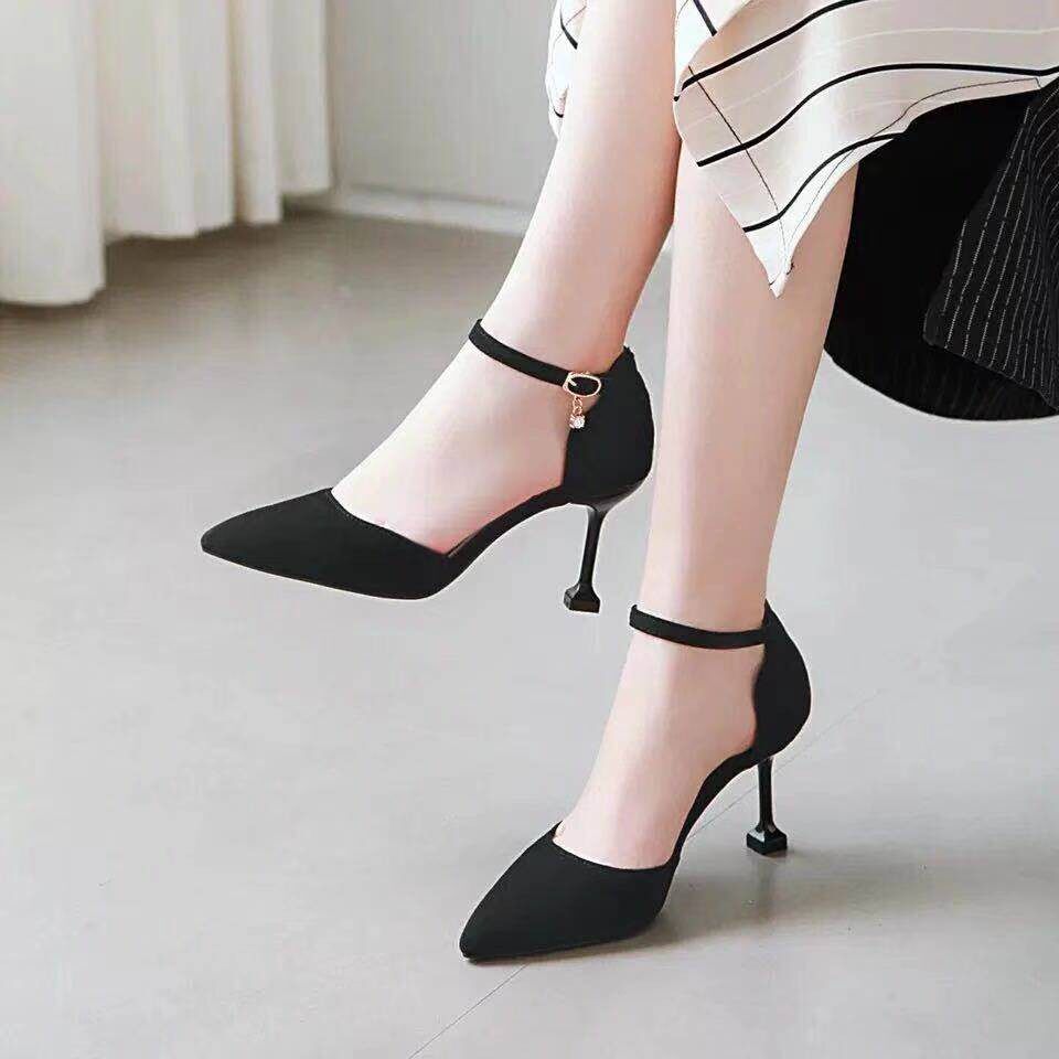 尖头高跟鞋细跟侧空