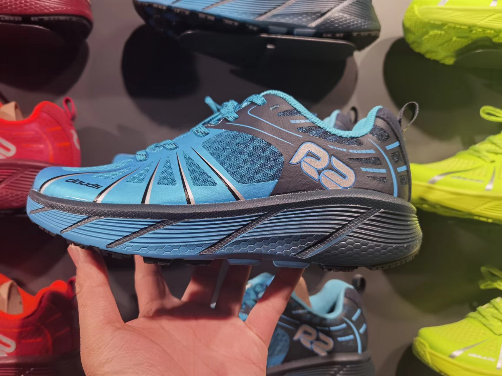 r2跑鞋云跑鞋春夏秋冬季男女款专业马拉松跑步鞋缓减震防滑运动鞋