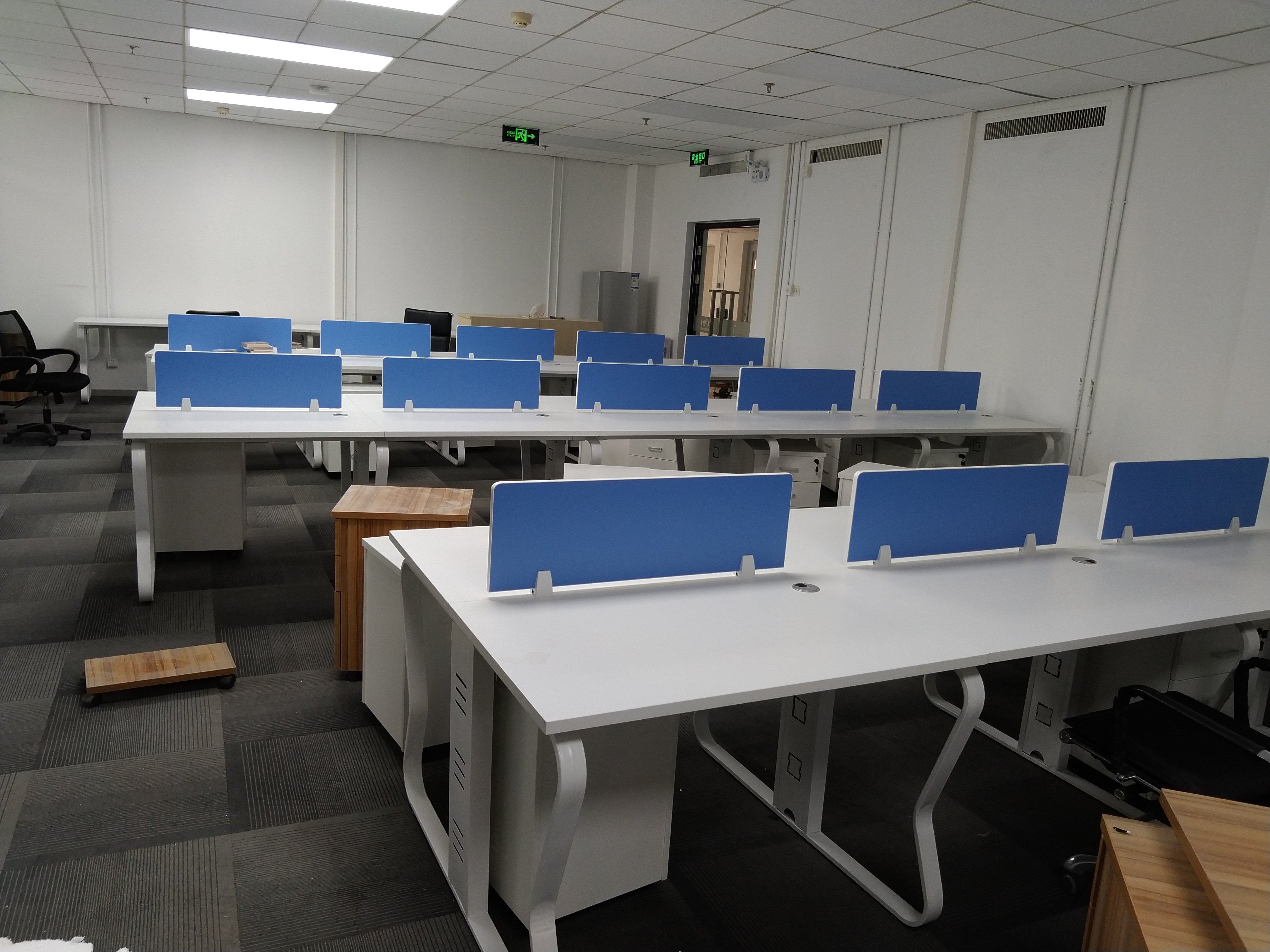 办公室电脑桌职员4人6人位屏风工位员工桌办公桌椅组合四人工位