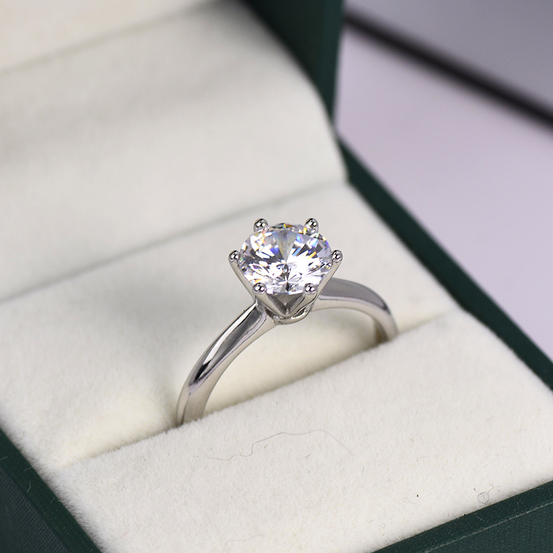 经典六爪镶嵌1克拉仿真圆形钻戒高托立爪结婚求婚礼仪女款假戒指