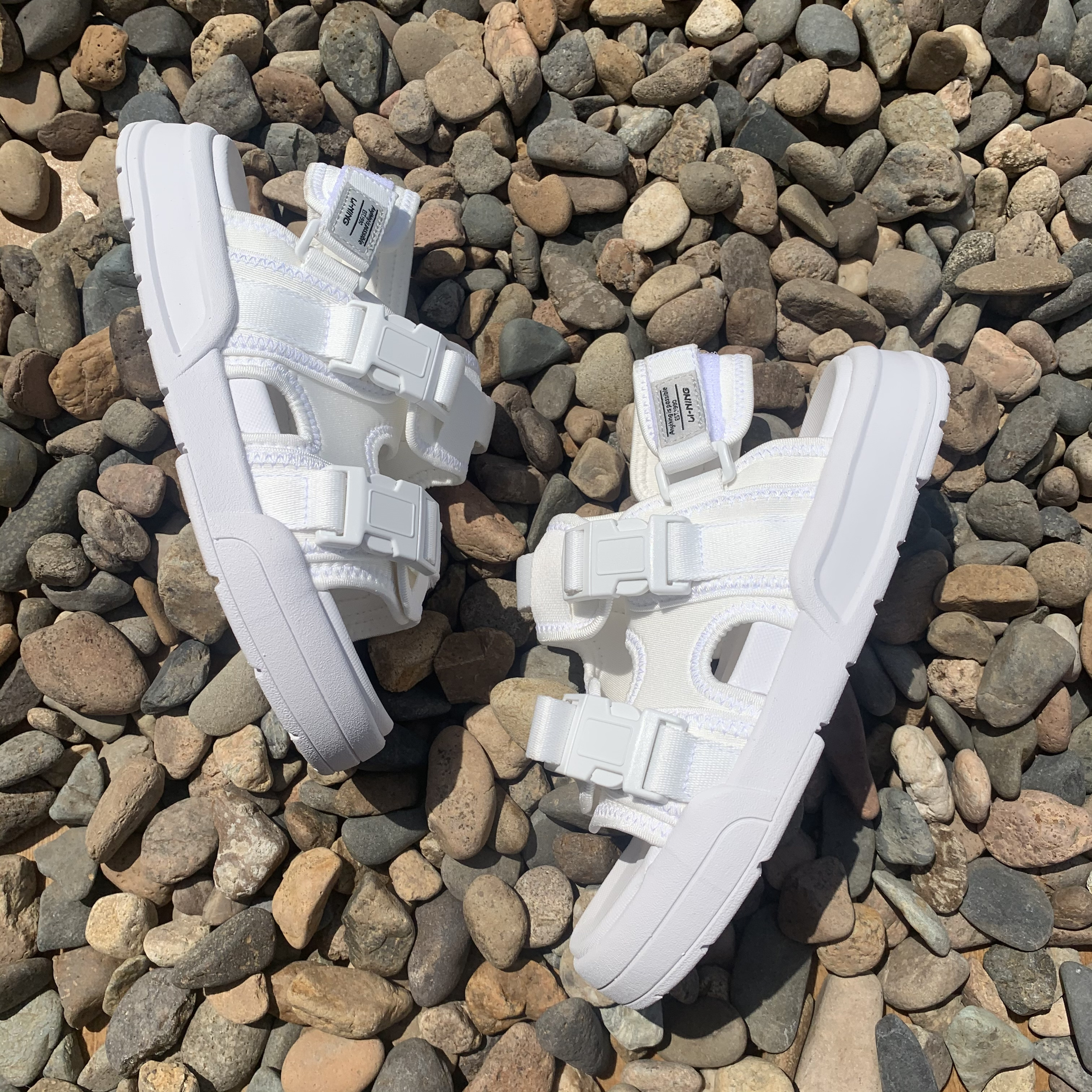 李宁凉鞋女2021夏新款迪士尼联名时尚休闲魔术贴沙滩鞋男aglr026