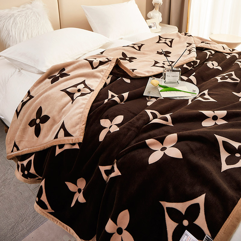 子牛奶绒盖毯加厚珊瑚绒双层空调毯办公室午休毯床单轻奢毛毯复合