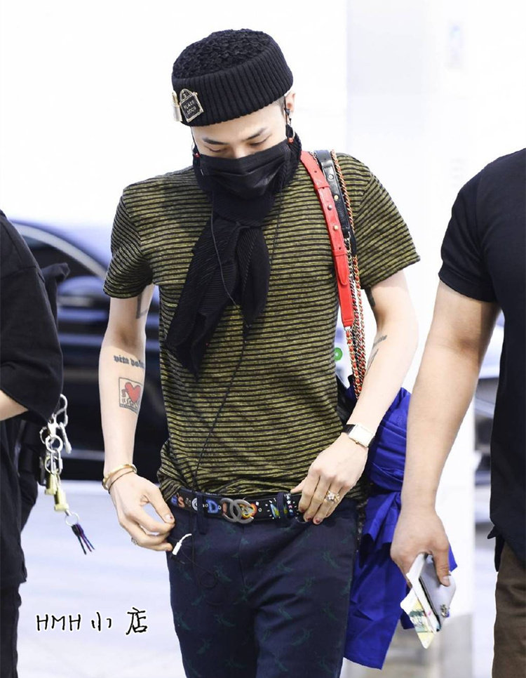 权志龙gd机场街拍同款黄黑条纹夏季男女短袖t恤学生简约百搭上衣