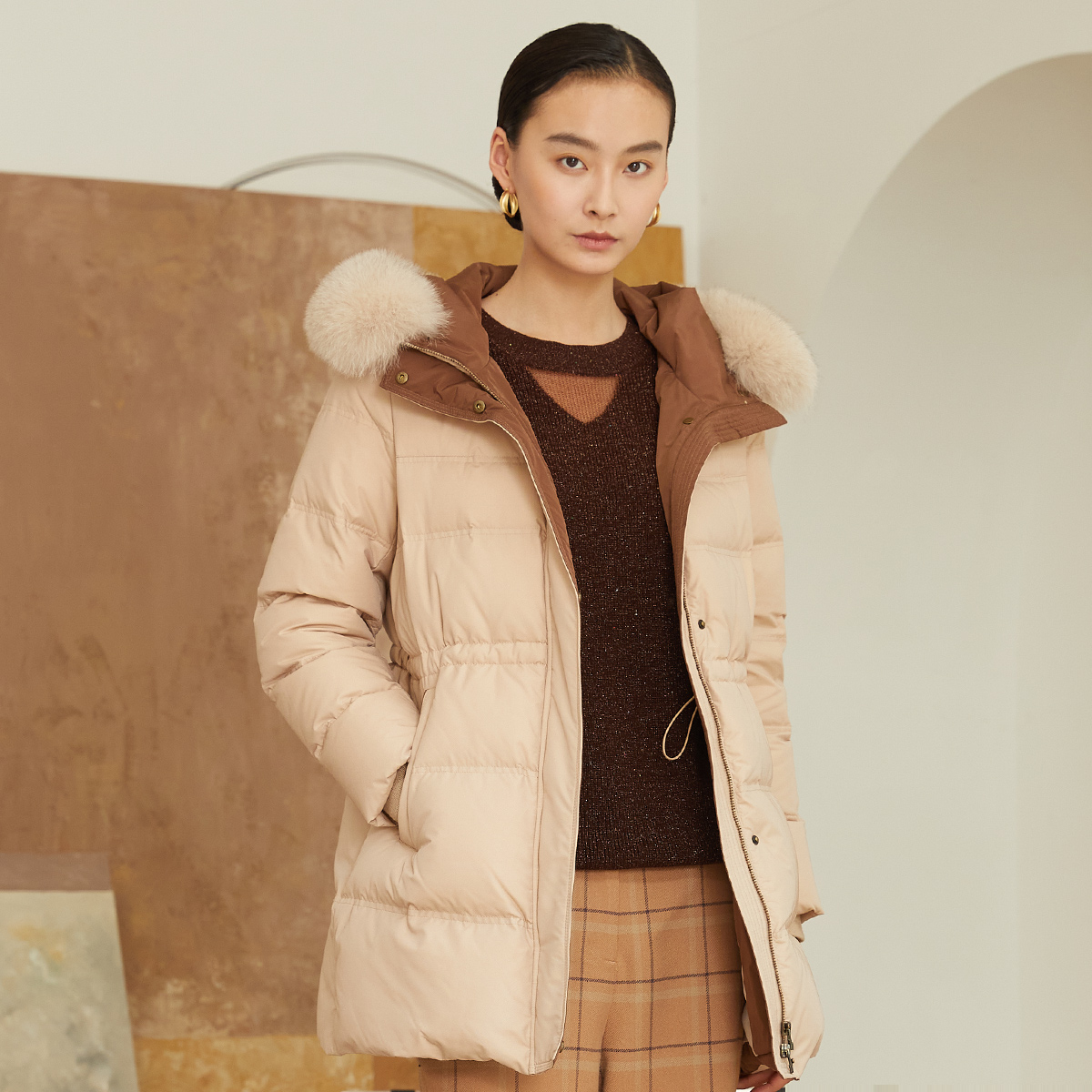 歌蒂诗2021秋冬专柜新款狐狸毛领中长款90白鹅绒羽绒服8b43y1739