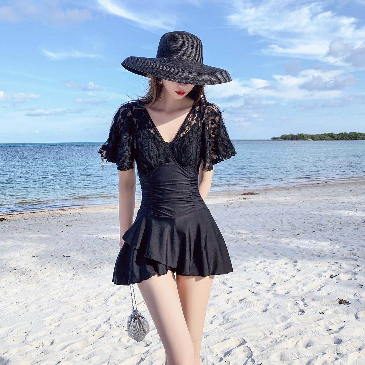 游朵2021新款海边泳衣夏仙女范短袖镂空性感显瘦聚拢连体裙式温泉