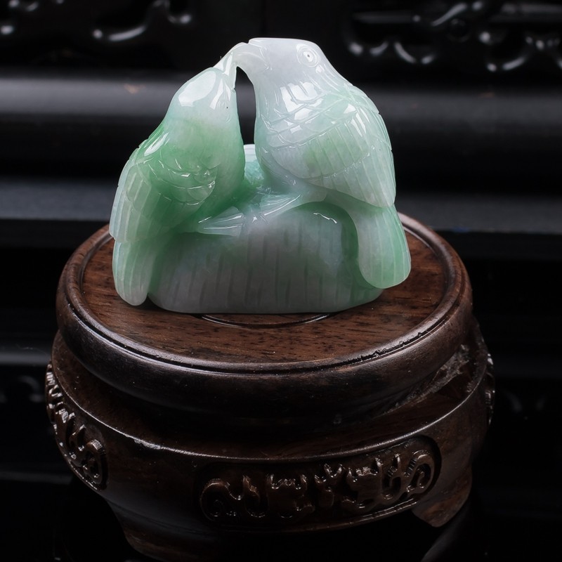 【即拍即得】 a货翡翠冰糯种浅绿喜鹊吉祥鸟小摆件 109.93g