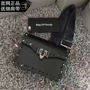 三宅一生耳釘官網 Bag of parody官網 寬肩帶女包單肩斜跨包復古郵差迷你鉚釘小方包 三宅一生服裝官網