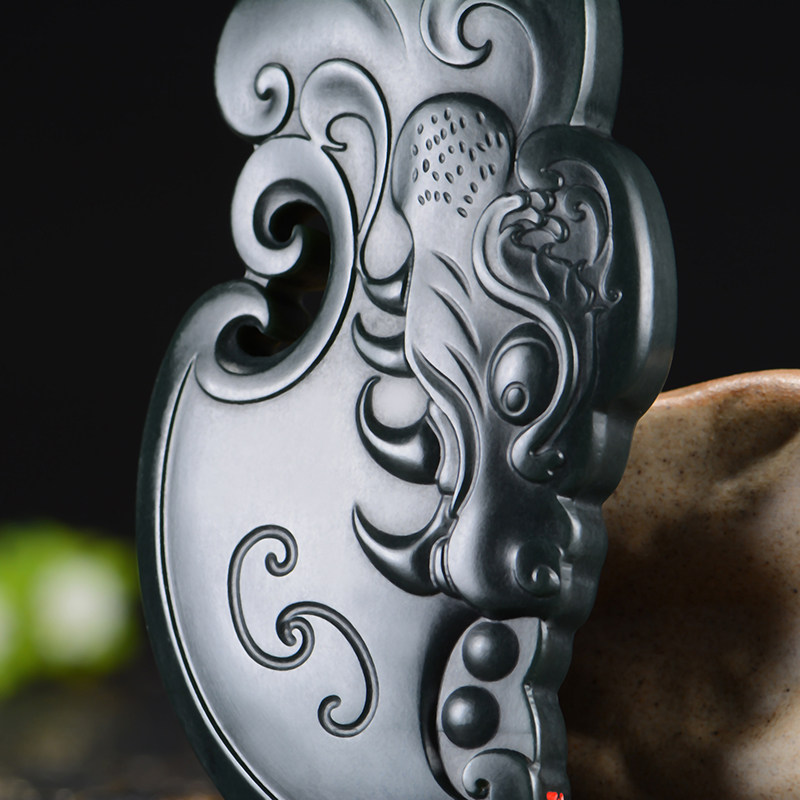 【府上有龙】苏州玉雕大师王科玲工作室 和田玉塔青细料挂件103克