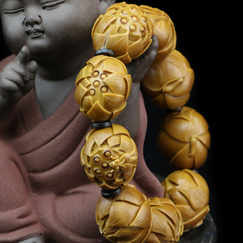 苏州核雕名家邓玉云作品《九品莲花》