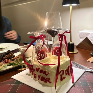 网红跨年蛋糕装饰透明红酒杯摆件碰杯新年快乐高脚杯红色丝带装扮