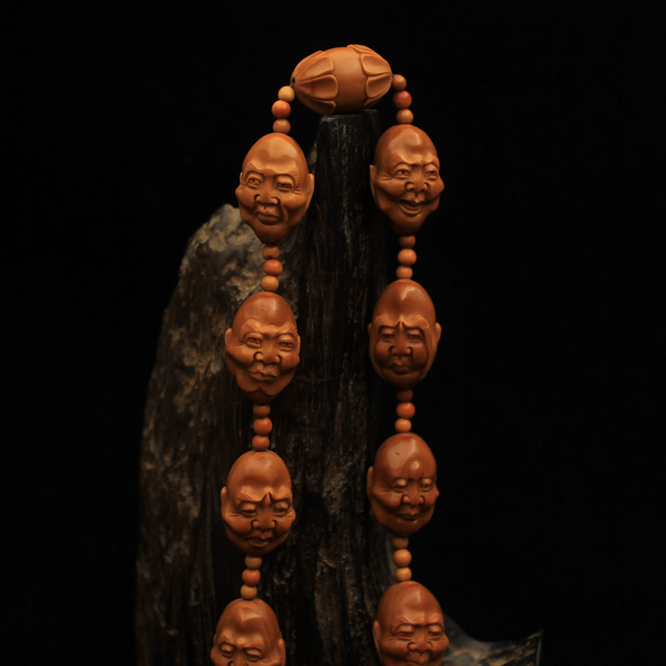 65*2.4cm苏工核雕《单面十八罗汉》