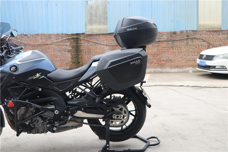 边箱适用于钱江夏德srk600改装三箱尾箱架支架货架摩托车尾箱