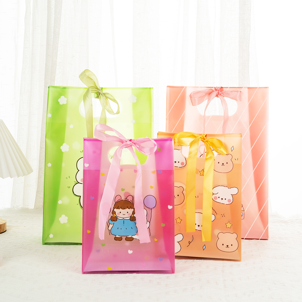 生日六一卡通彩色透明装娃娃礼品礼物手提袋送拉菲草蝴蝶结丝带