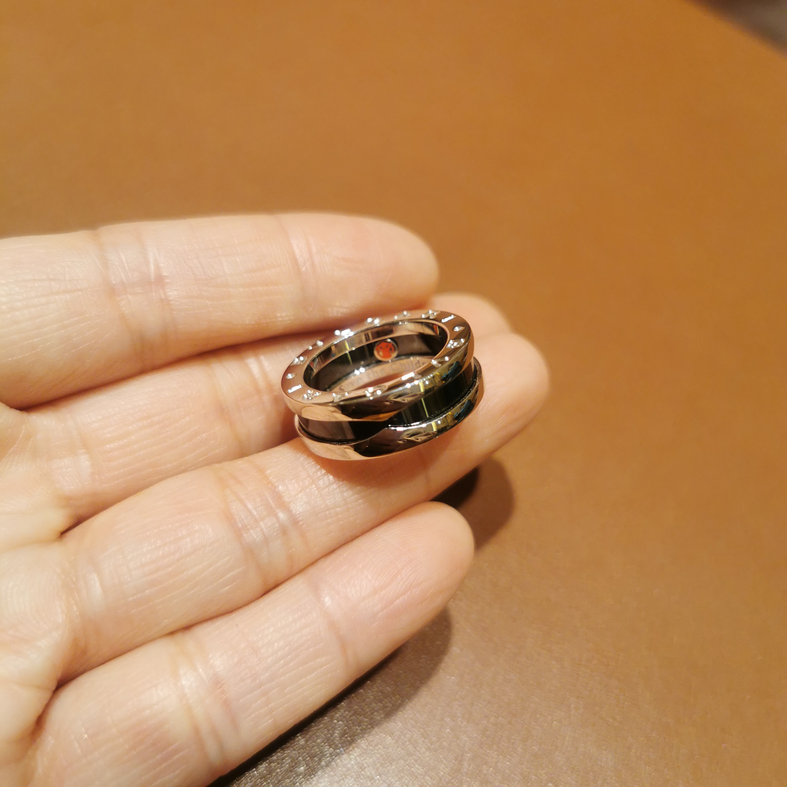 特价宝格丽戒指男黑陶瓷
