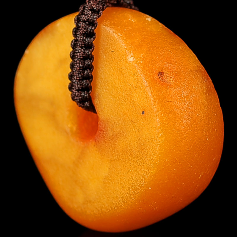 22.52克(含链) 清代古董老蜜蜡平安扣 2042