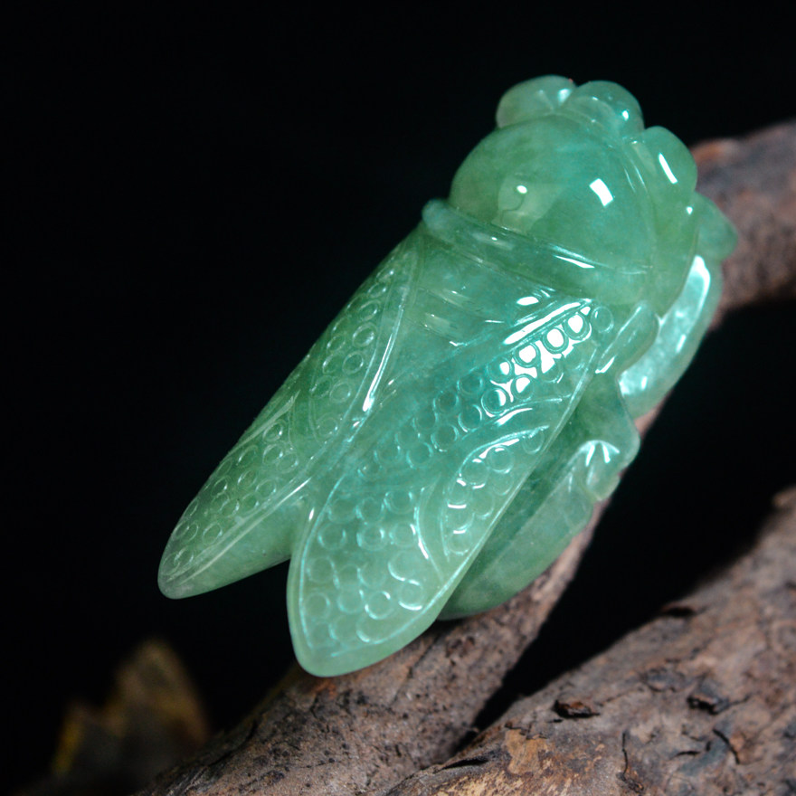 【平步青云】天然a货翡翠蝉形吊坠 19.73克