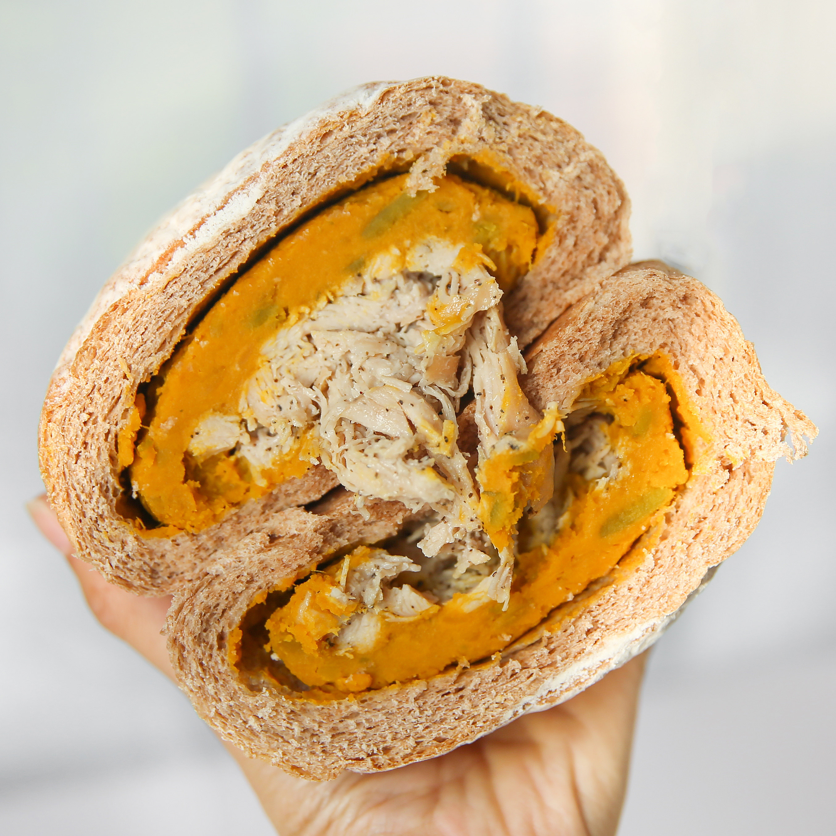 一折熏鸡肉_麦轻 南瓜熏鸡胸肉全麦面包无糖低卡黑椒欧包鸡胸肉面包无