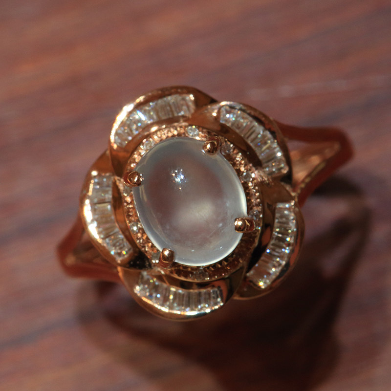 18k金伴钻豪华镶嵌冰种蛋面翡翠戒指 戒圈:13.5 2.60g