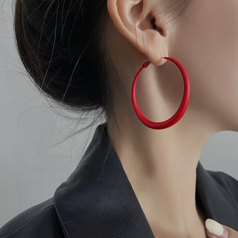 红色大圆圈耳环女2023年新款潮轻奢高级感简约大气耳圈夸张耳饰