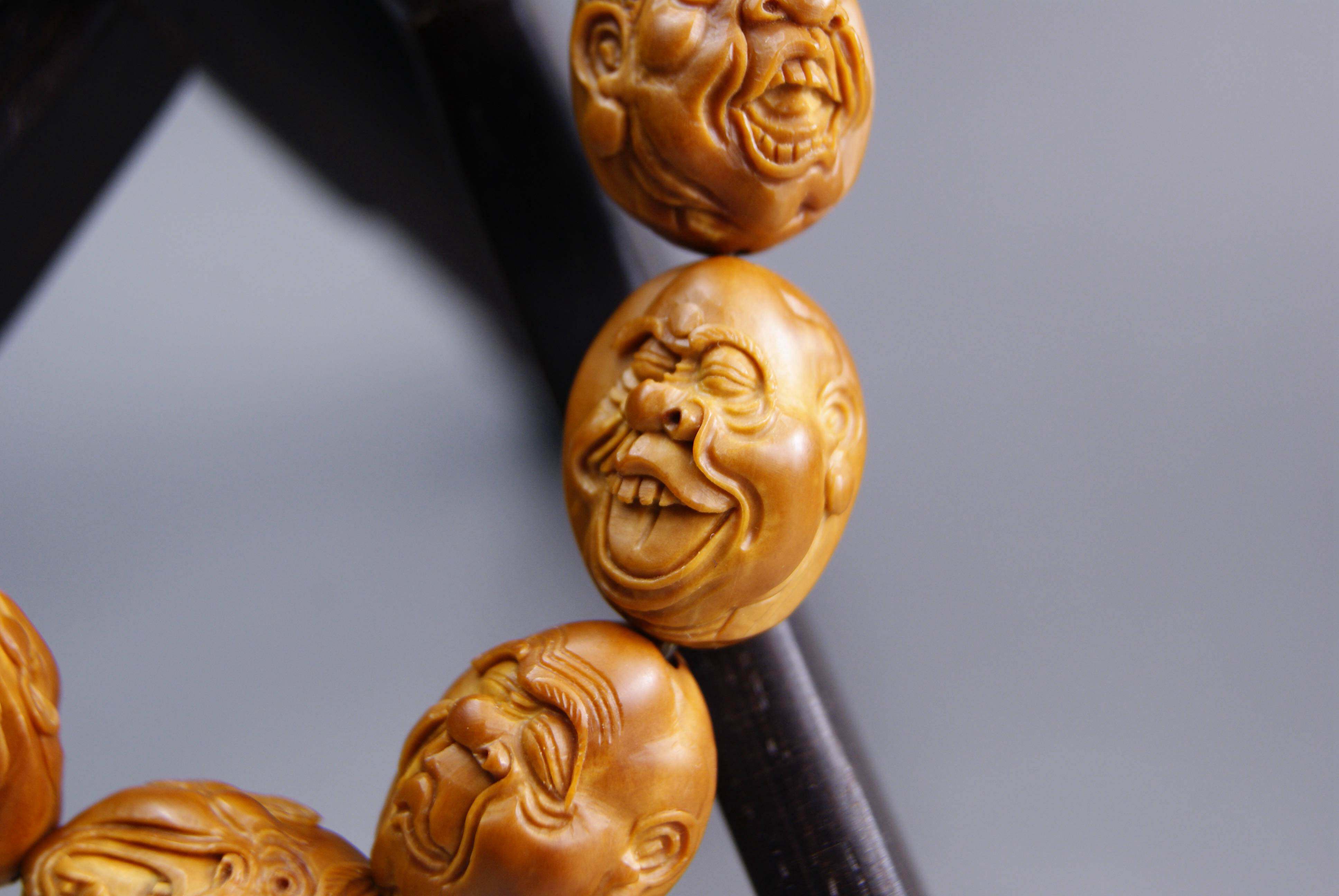 苏州核雕名家 高梅 写实罗汉 手串