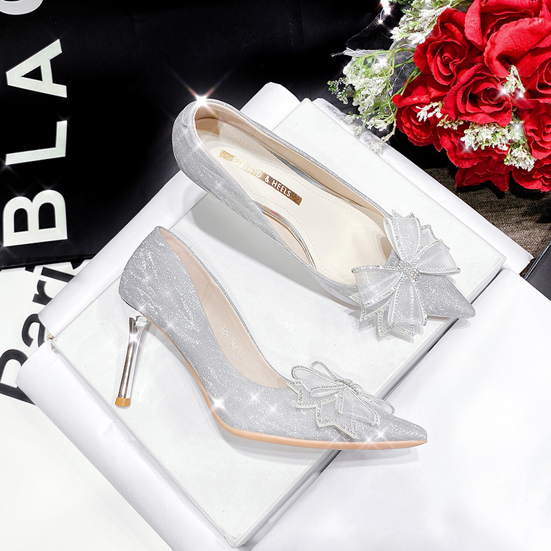 银色结婚鞋高级感婚鞋女2023新款平时可穿水晶鞋新娘主婚鞋高跟鞋