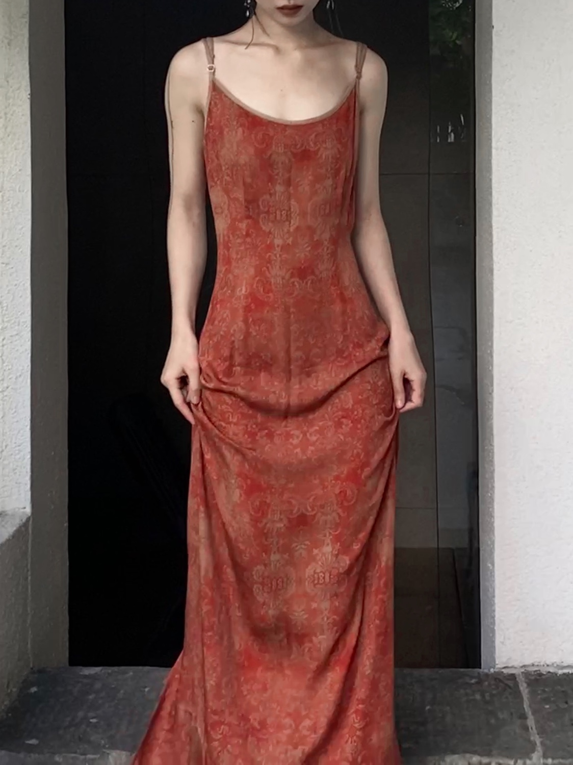 尹太阳原创 新中式国风复古橘红夏季气质简约修身长款吊带裙