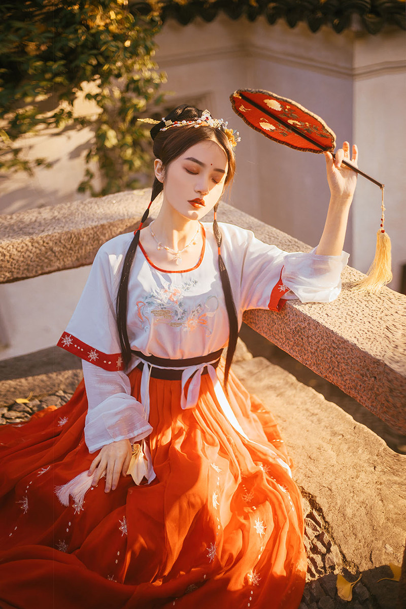 【春意迟】赋南歌汉服原创坦领齐腰襦裙女款绣花刺绣套装