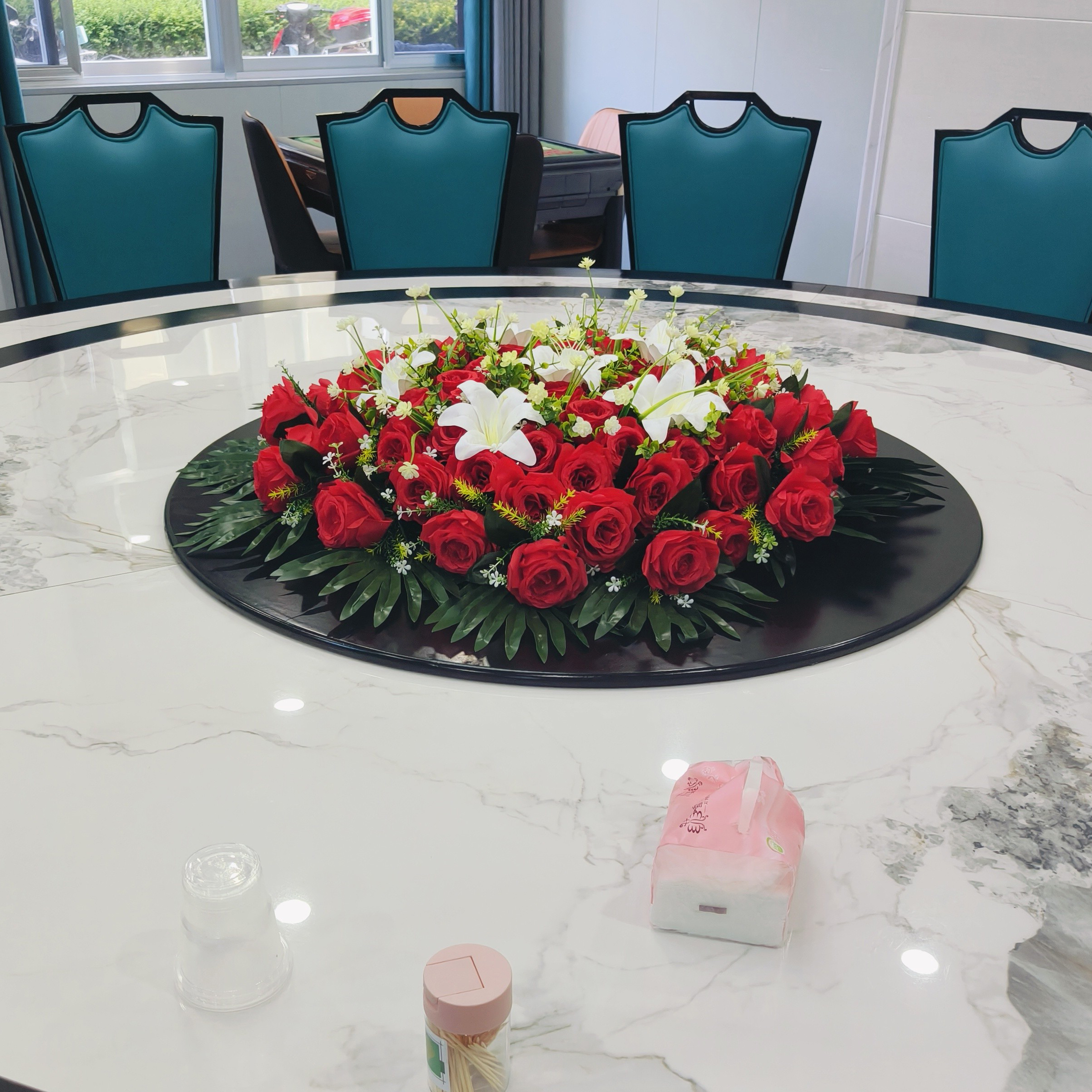 红色餐桌花酒店桌花摆件转盘装饰假花绢花餐厅大圆桌中间摆放台花