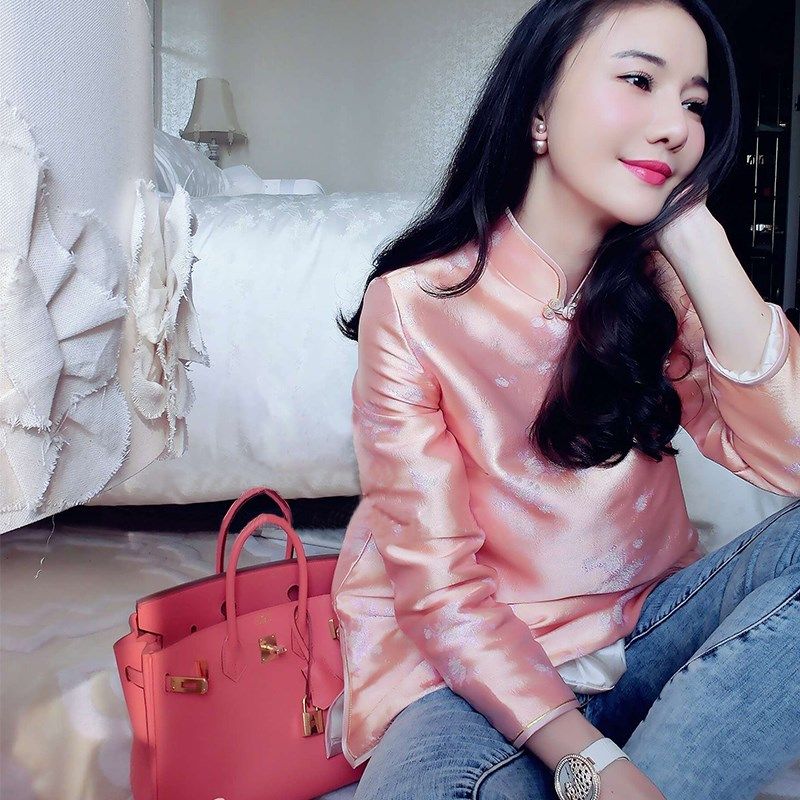 一折刘钰懿同款旗袍_秋冬装2019刘钰懿刘美人橘金夹棉小袄丝绸a字宽松