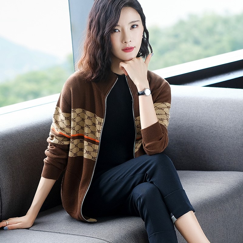 女士短款外搭毛衣外套2020年春秋季新款大码女装宽松洋气针织开衫