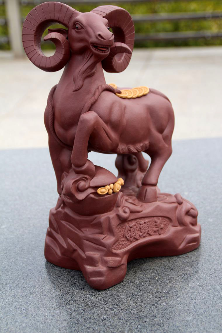 摆件家居饰品客厅招财风水_紫砂大雕塑领头羊客厅办公桌面摆件招财