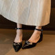 法式包头凉鞋女夏季外穿高级感金属扣黑色一字带尖头中空粗跟单鞋