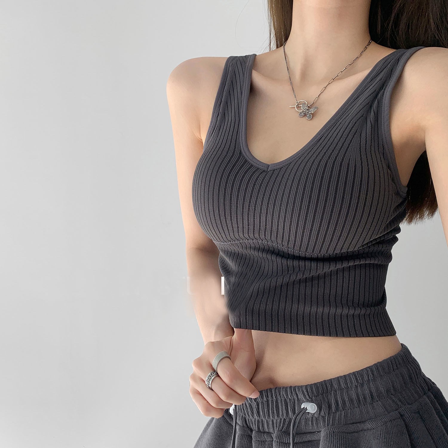 女士精品背心吊带更新时间:2022年04月12日美背螺纹针织吊带女短款露