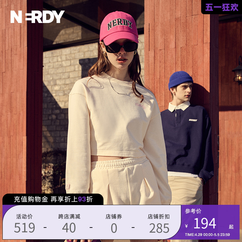 NERDY2024春夏新款女款草书logo短款卫衣性感露脐圆领长袖卫衣潮