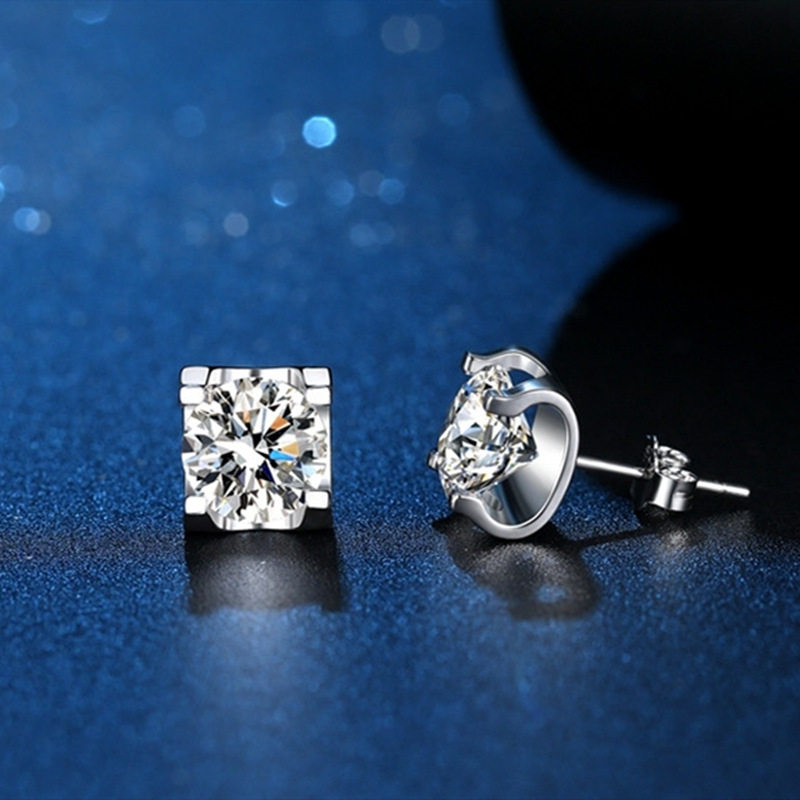 s925银莫桑钻耳钉1克拉牛头款耳钉女精致耳环