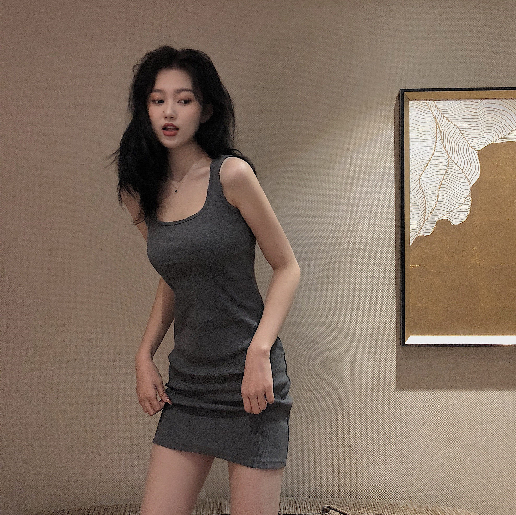 吊带包臀裙紧身