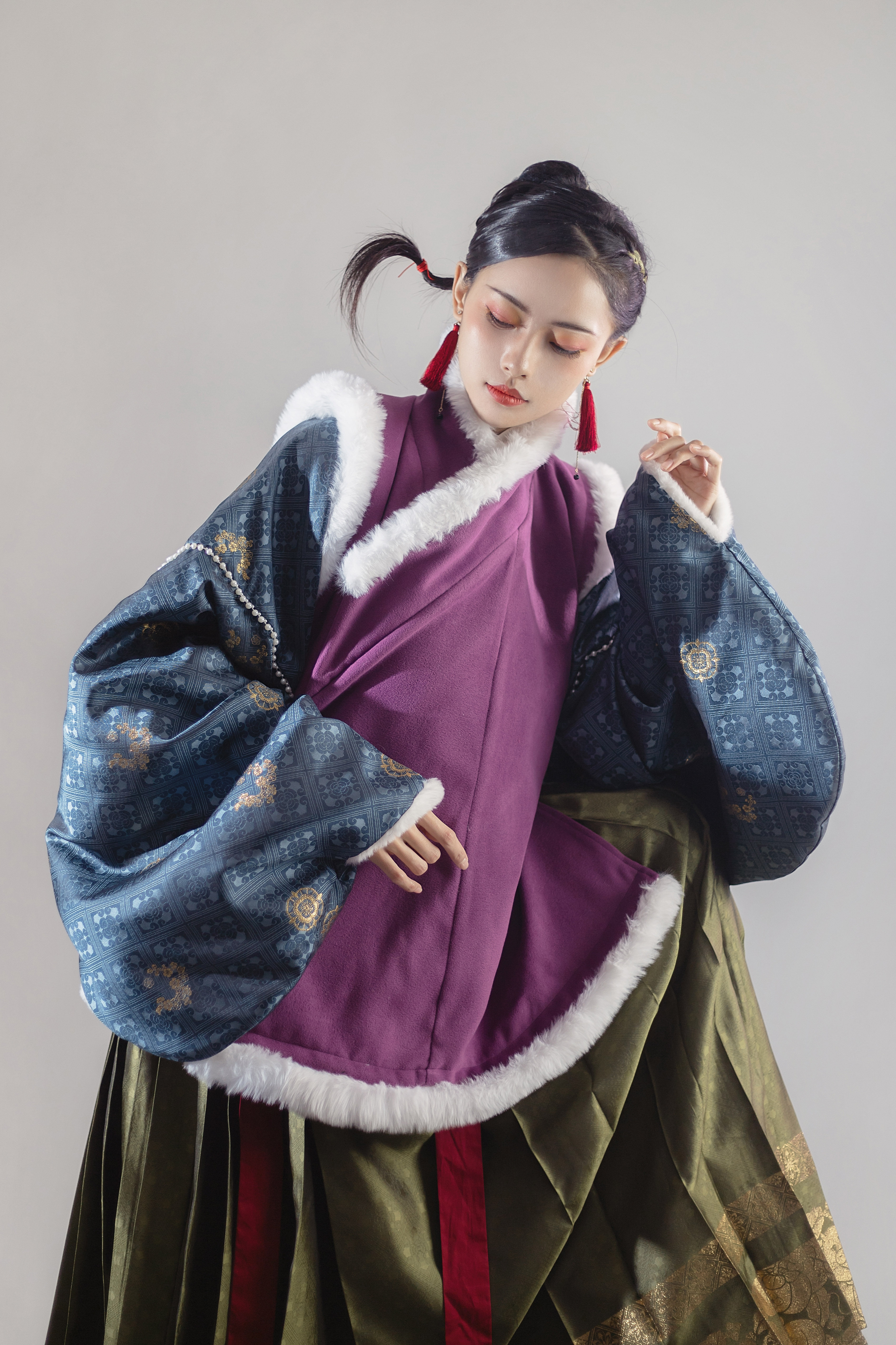 芷轩牛柿轰轰明制汉服小金金花夹棉交领短袄包裹袋