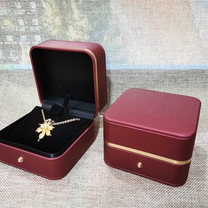 高端钻戒盒图片