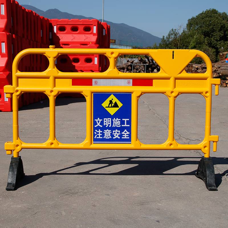定制市政交通道路护栏锌钢围栏马路公路防撞防护隔离栏杆移动栅栏
