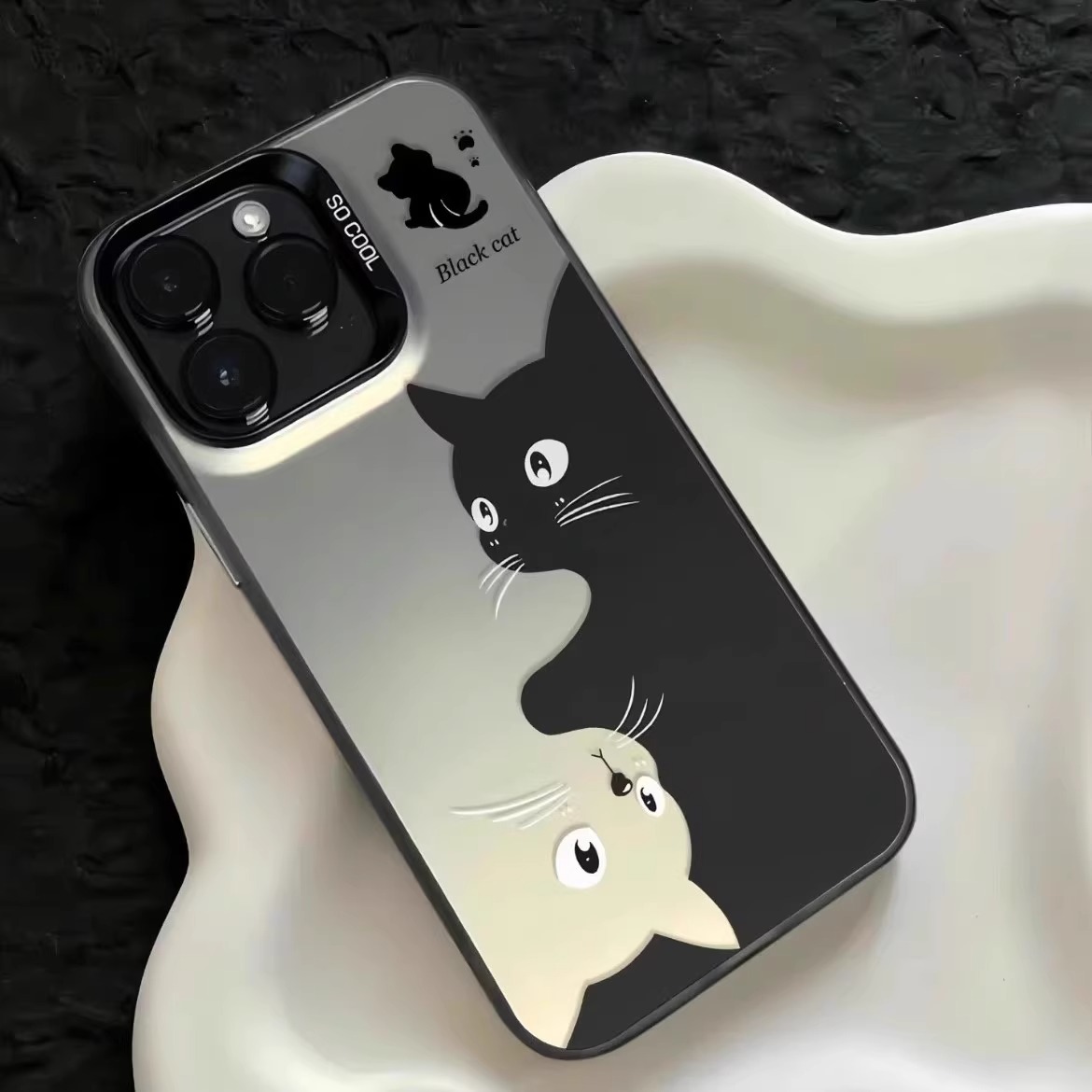 卡通黑白猫咪适用苹果15pro手机