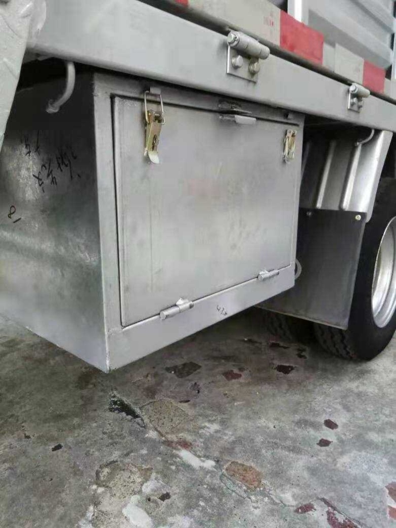 > 半挂车工具箱