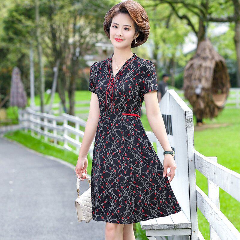 妈妈连衣裙洋气中年女士夏装2021新款40岁中老年夏季大码遮肚裙子