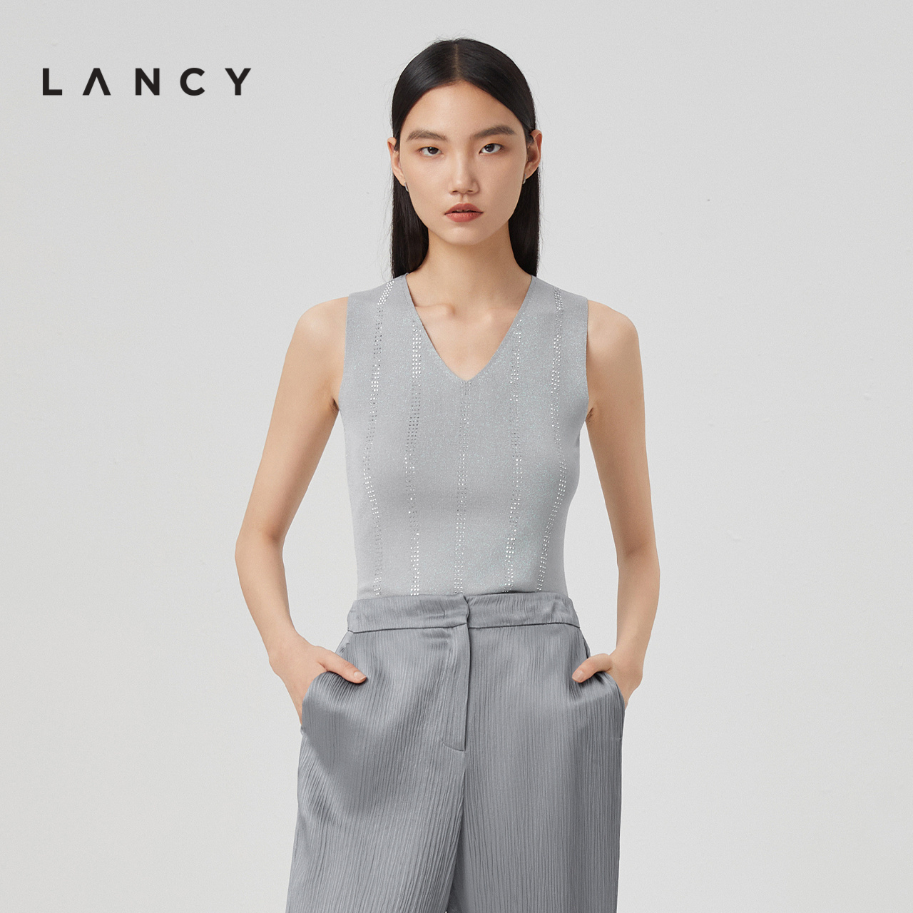 LANCY/朗姿2023年春季新款圆领无袖针织衫内搭女通勤修身显瘦背心