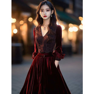 女装2024新款秋季法式气场强大正式场合长裙赫本风显瘦红色连衣裙