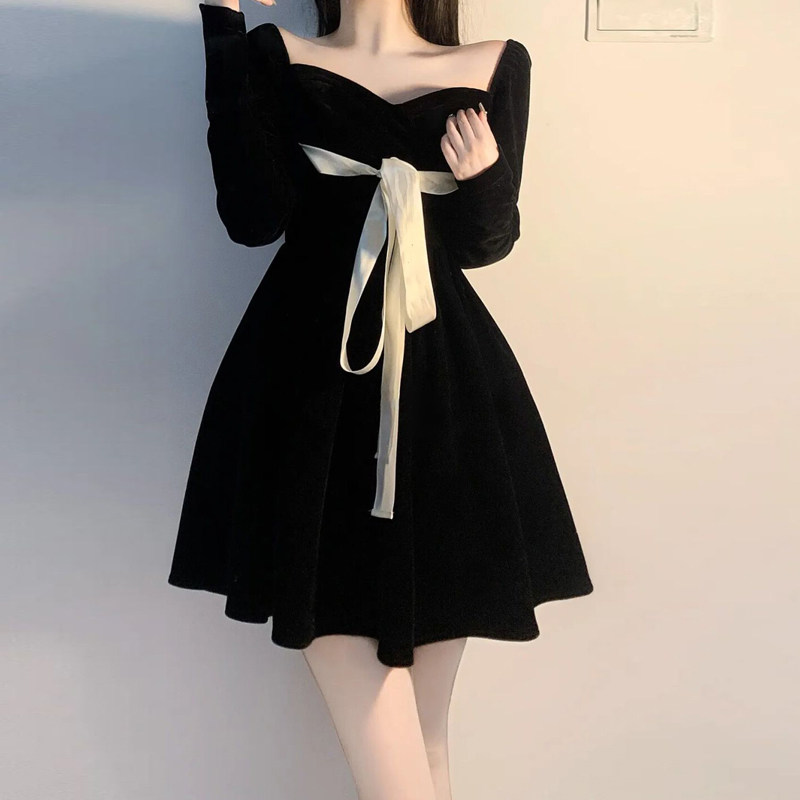 小香风冷淡风高级感法式别致黑色金丝绒连衣裙年会小礼服女小黑裙