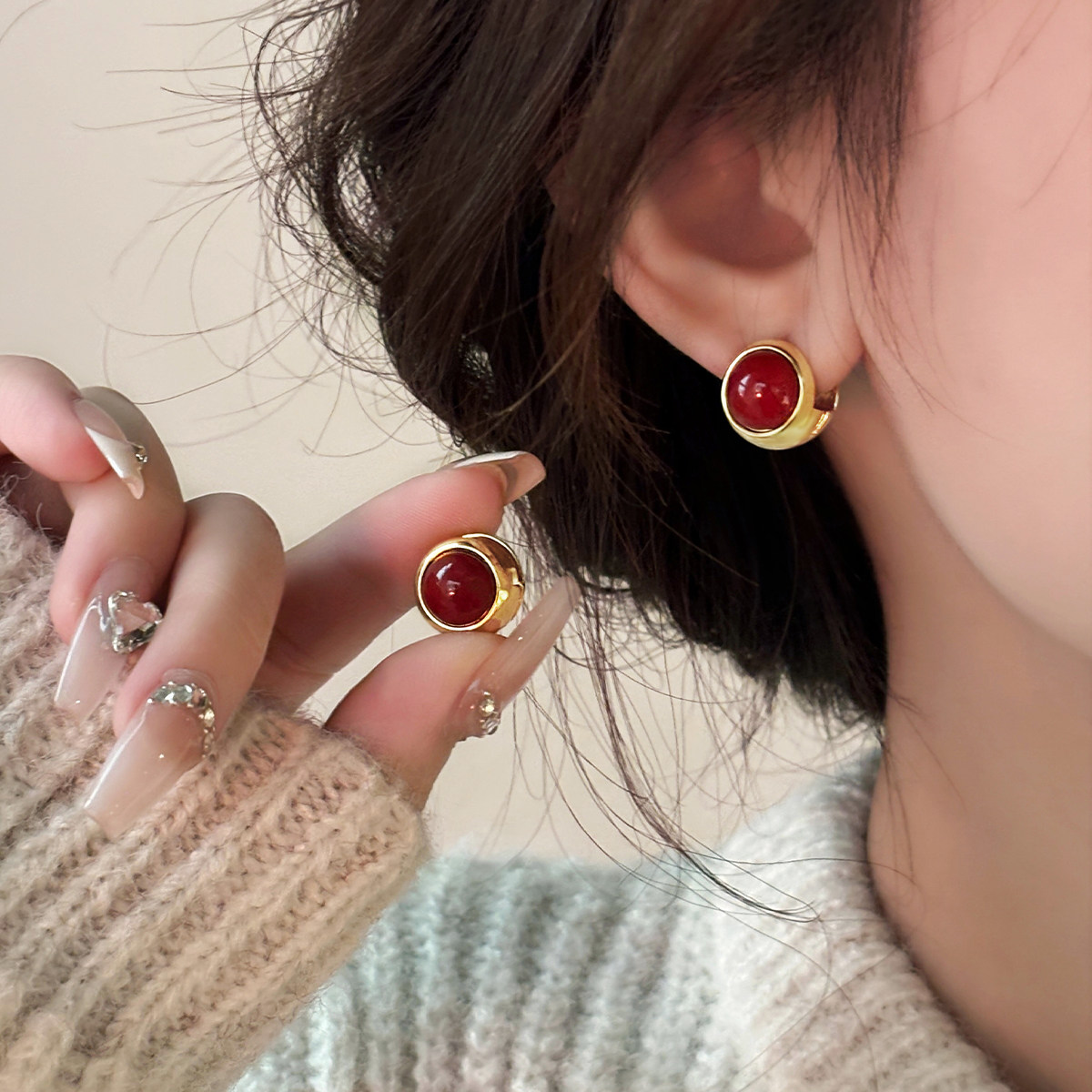 韩国圆形红色珍珠耳环女轻奢小众设计感耳钉纯银2024新款爆款耳饰