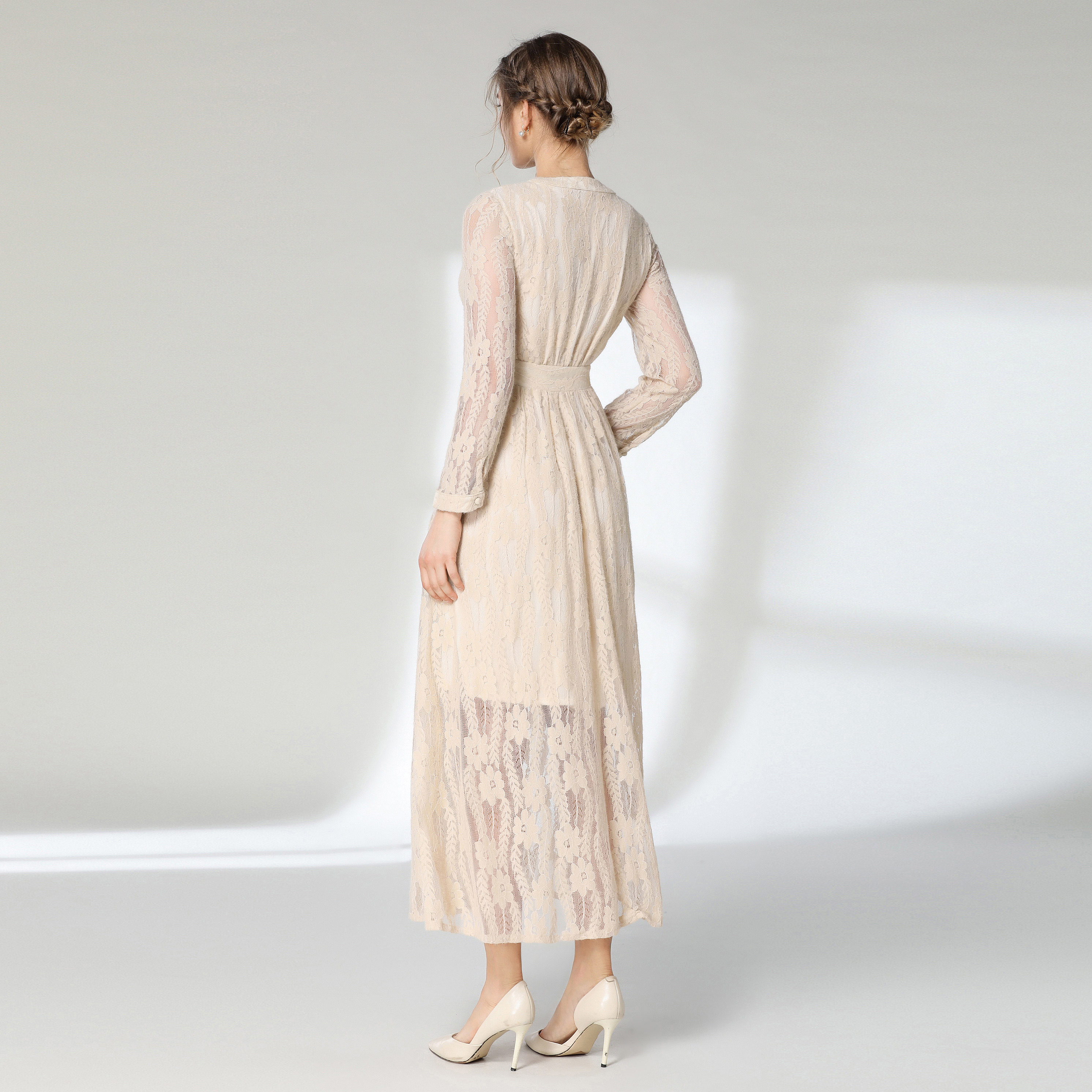 实拍- 2019春款欧美外贸气质长裙米色镂空蕾丝收腰大摆连衣裙