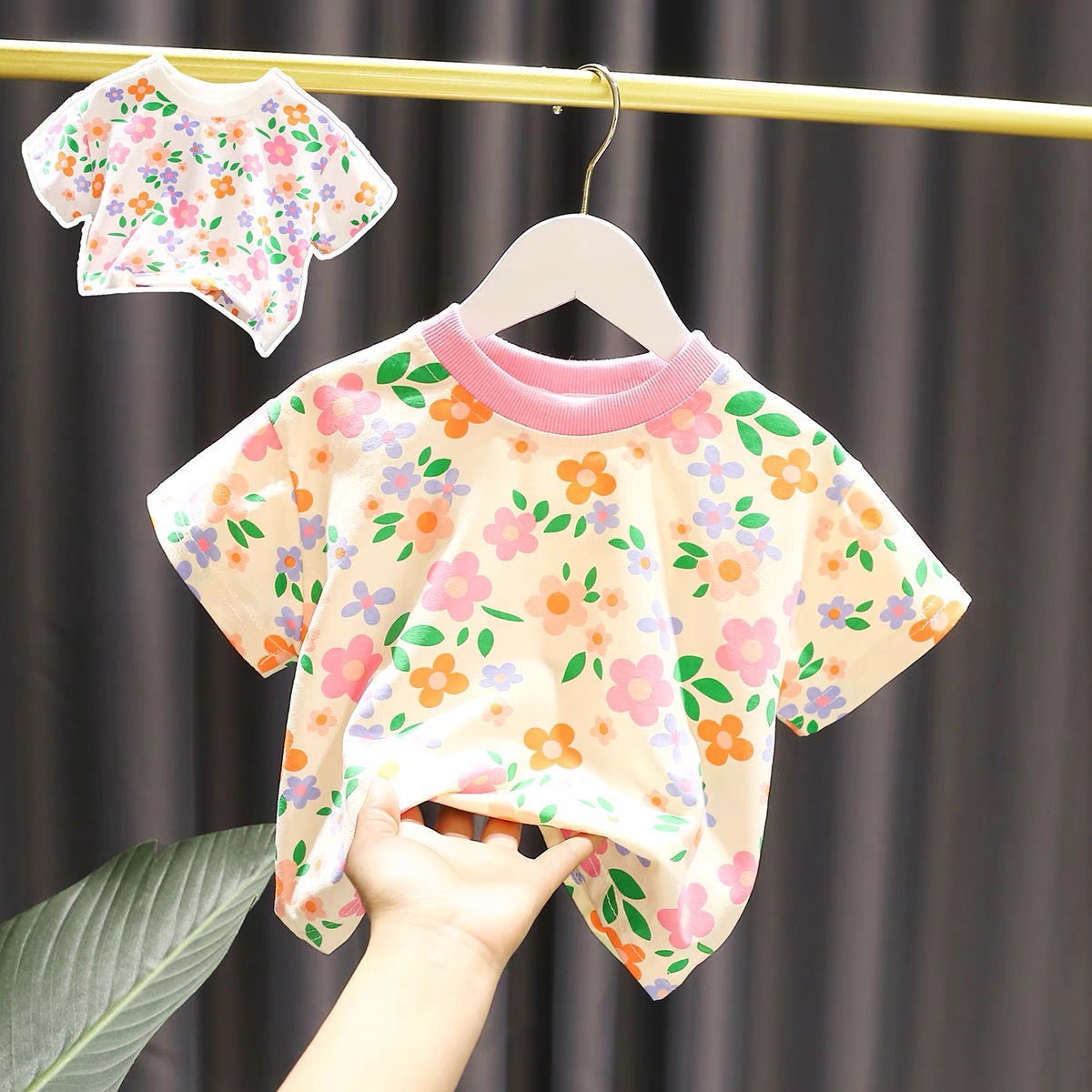 1-5岁女宝宝洋气彩小花上衣女婴儿童夏装新款女童亲肤精棉短袖t恤