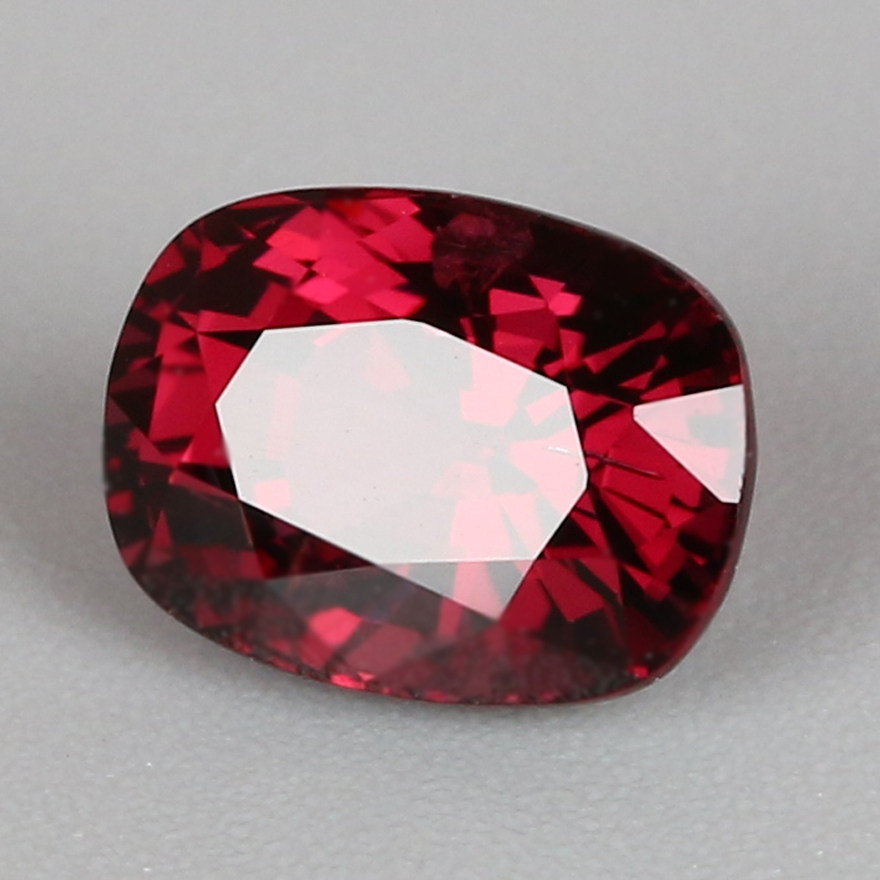 1.94克拉 天然红色尖晶石裸石 颜色漂亮 火彩超闪
